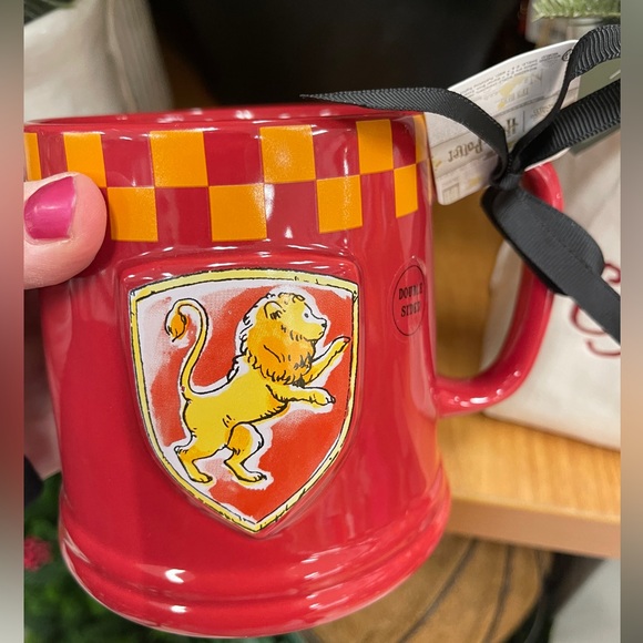 RAE DUNN Harry Potter Gryffindor Crest 🦁 Doublesided XL ceramic mug NWT - Picture 4 of 7
